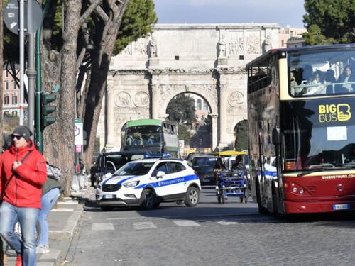 Roma, Ztl chiusa per i bus turistici e pioggia di multe. Sul caos indaga la Corte dei conti