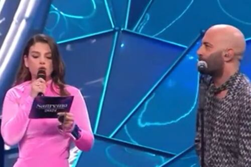 Sanremo 2024, "posso darti un bacio?": Sangiorgi spiazza Emma. E lei...Boato