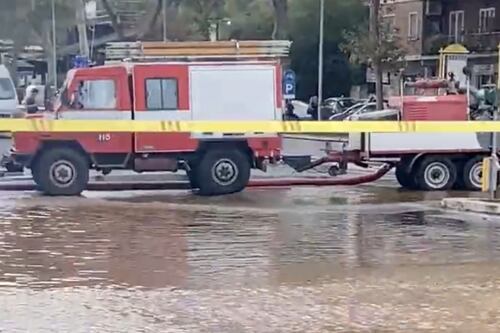 Talenti allagato, salta una tubatura e viale Jonio diventa un fiume
