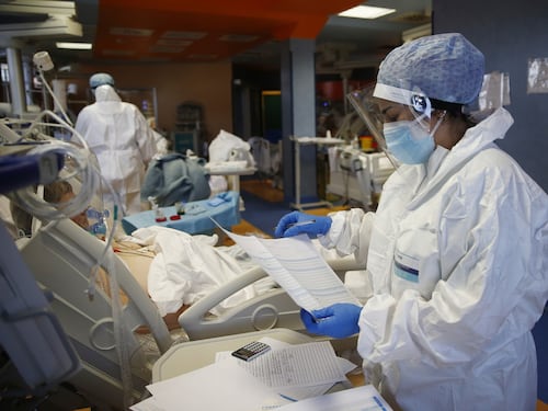 Covid, record di morti della quarta ondata: 2.400 nell'ultima settimana