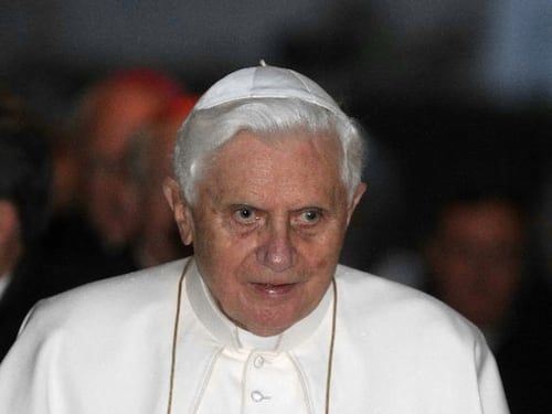 Papa Ratzinger è in gravi condizioni, l'agonia di Papa Benedetto XVI