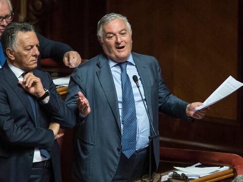 Il decreto vaccini passa tra liti e polemiche