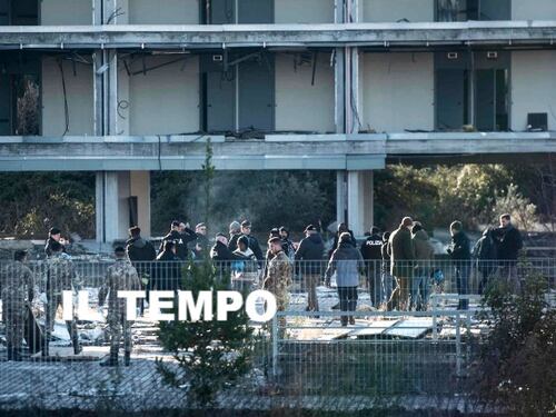 Nuovo sgombero a Tor Cervara. Blitz nel palazzo occupato