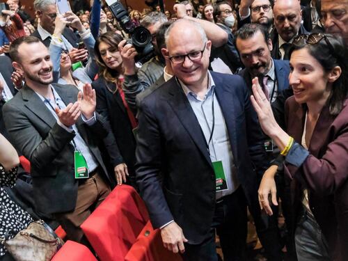 Pd in tilt sugli eco-vandali. Gualtieri condanna, Schlein li giustifica ancora
