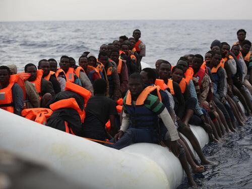 Agrigento, identificato uno scafista: si era fatto i selfie sul gommone