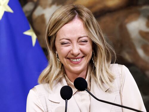 Premierato, i gufi della sinistra sperano nel referendum per far cadere Meloni