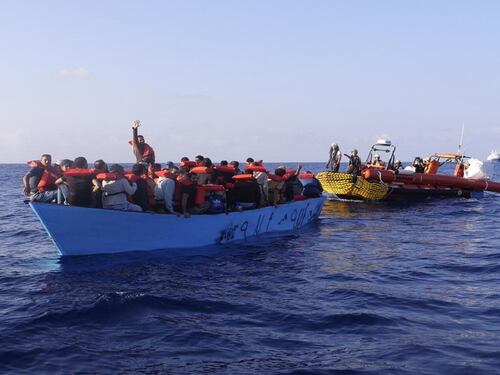 Migranti, ok Senato al Decreto Flussi. Paesi sicuri e digitalizzazione: le novità