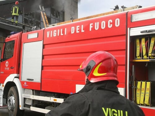 A fuoco il presepe della chiesa di San Giacomo, nel cuore di Roma. Sospesa la messa