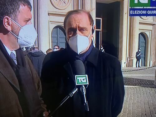Mastella dà il numero di cellulare in diretta tv, imbarazzo totale da Mentana