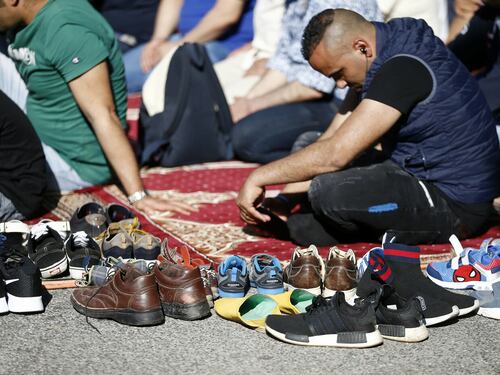 Raduni di musulmani in decine di piazze. Così trasformano Roma in una moschea