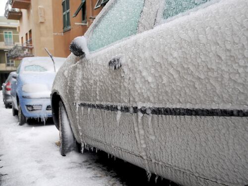 Scatta l'obbligo delle gomme invernali, multe salate per chi trasgredisce