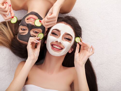 Scrub, vitamine e aloe: così l'abbronzatura dura a lungo