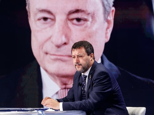 Sei giorni per salvare il governo: si tratta a oltranza sui balneari