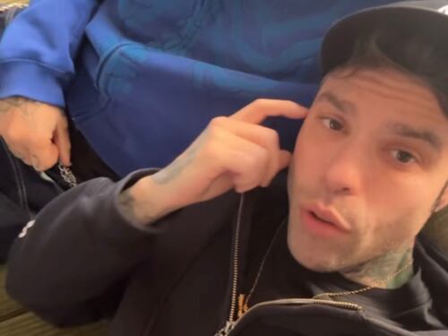 Fedez, fan preoccupati ma lui rassicura: "Problemi relazionali. Ho smesso con..."
