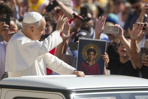 Acutis e Frassati, Leone ai giovani: non sprecate la vita. Chi sono "il Santo di internet" e "l'alpinista di Dio"