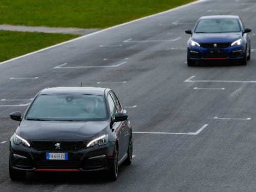 In pista con la Peugeot 308 GTI