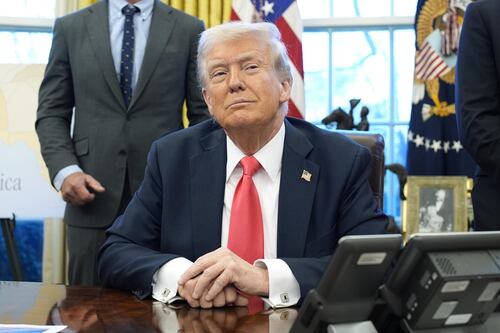 Trump, decisi dazi al 25 cento per l'Ue: "È nata per fregarci". Quando scattano