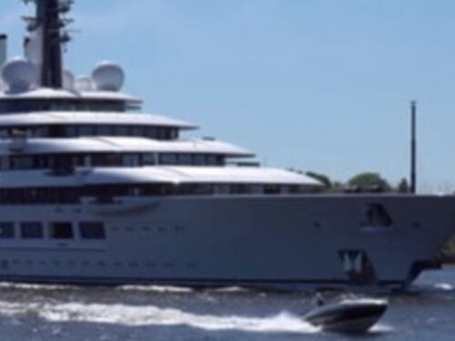 Yacht di Vladimir Putin a Marina di Carrara, la decisione sull'equipaggio è un indizio schiacciante