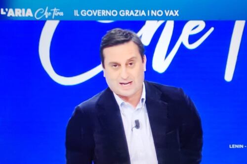 L'aria che tira, sparata di Parenzo sui no vax: "Amnistia come per i fascisti"