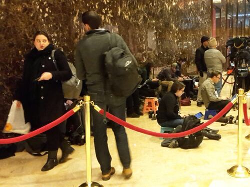 Viaggio nella Trump Tower tra lusso, negozi e addobbi di Natale