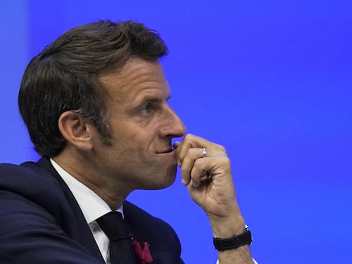 Il governo francese condannato in tribunale per la cattiva gestione del Covid. Ma c'è la beffa