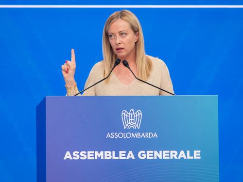 Giorgia Meloni smonta le bugie della sinistra: basta atteggiamenti autodistruttivi