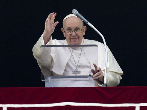 Papa Francesco, “dimissioni imminenti”. Sfida tra due cardinali per la sostituzione