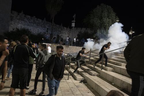 Lanci di pietre e granate, nuove tensioni tra palestinesi e polizia israeliana