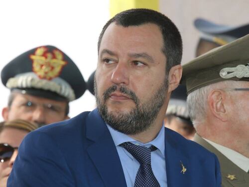 Salvini: "Le navi Ong mai più in Italia. Lifeline e Sealife vadano in Olanda"