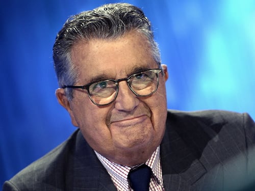 Carlo De Benedetti esagera, la frase su Giorgia Meloni: "Quella faccetta..."