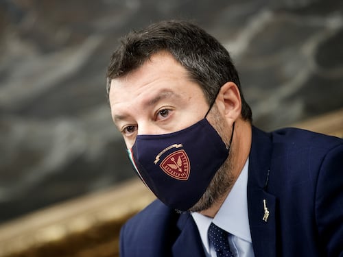 La sfida di Matteo Salvini alla sinistra sull’omofobia: la legge è pronta. Diranno addio al ddl Zan?