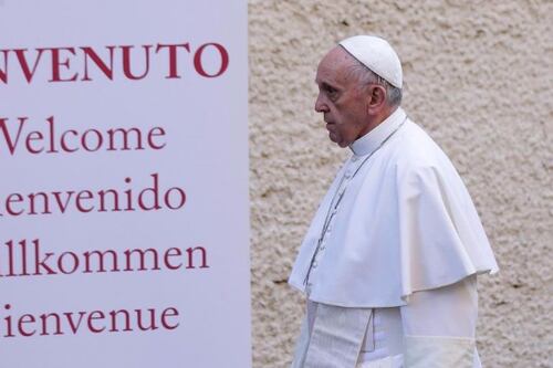 Migranti, il Papa accusa i politici: "Si fomenta la paura a fini elettorali"