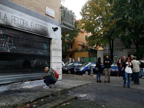 "Pecora elettrica" di nuovo in fiamme. Spunta la pista dei pusher