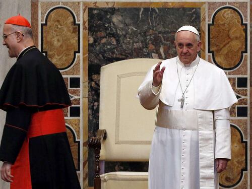 Il Papa firma la prefazione del libro-commiato di Bertone