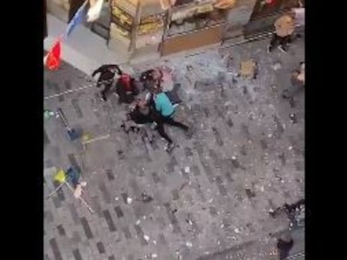 Istanbul, esplosione in pieno centro. Morti e feriti in strada