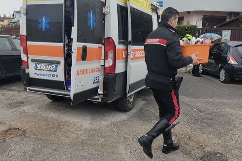Paura all'asilo: bambini evacuati per l'incendio di un appartamento