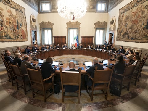 Manovra, affitti brevi e dividendi: al vertice con Meloni il punto sulle correzioni