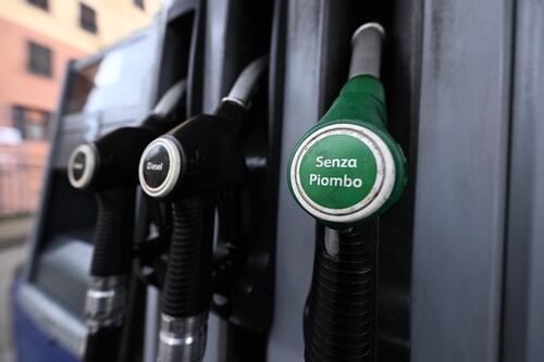 Caro carburanti, arriva il decreto sulle accise: proroga fino a fine mese. Ma servono misure strutturali
