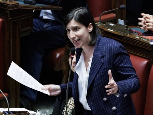 Sondaggio, il caso Prodi fa crollare il Pd. Salgono Lega e FI. FdI sempre in vetta