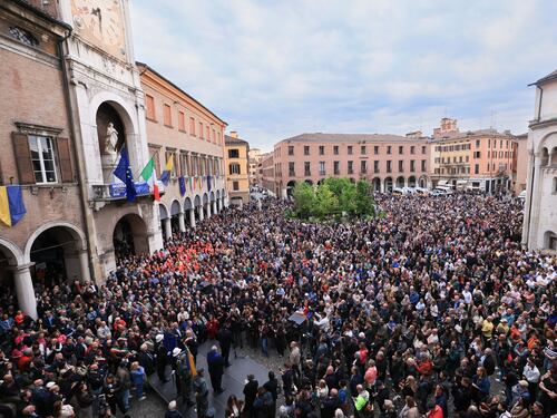Modena, i genitori dell'attentatore: "Annichiliti dalla vergogna". Come stanno i feriti