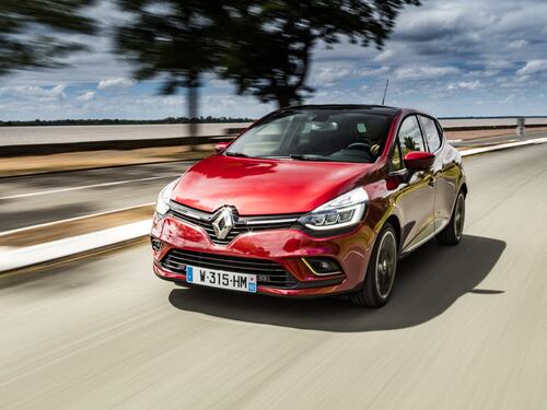 Su strada con la "piccola" Renault Clio
