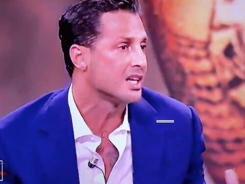 Lo show bomba di Corona, esplosione di insulti in tv