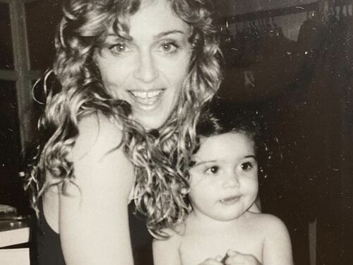 Madonna fa gli auguri a Lola. Cosa dice alla figlia