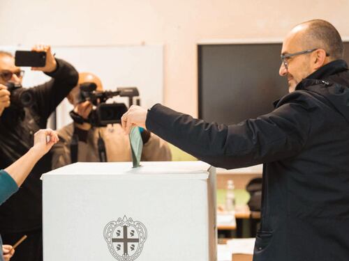 Elezioni Sardegna, il post di Truzzu scatena la sinistra