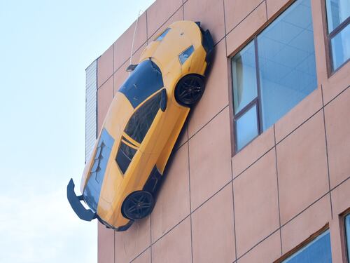 Lamborghini sulla parete di un edificio in Cina