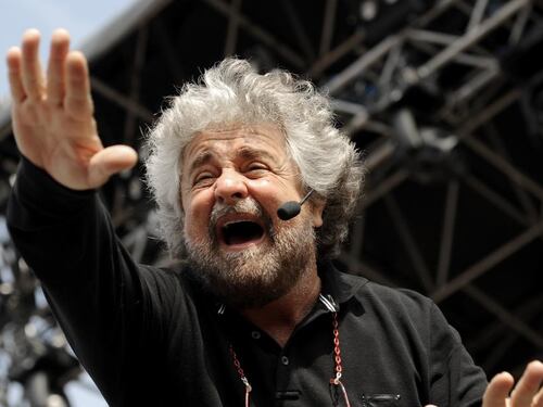 Grillo: «I partiti stanno incenerendosi da soli»