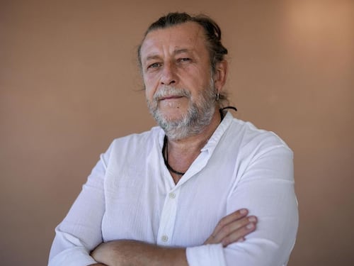 Migranti, bonifici del vescovo alla Ong: "Come Gesù...". Cosa spunta su Casarini