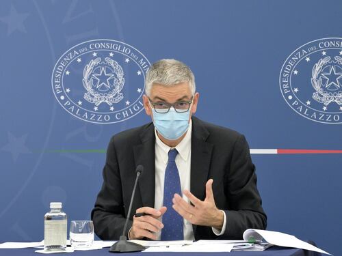 Il Covid corre tra i bambini. Silvio Brusaferro: "Circolazione aumentata, soprattutto sotto i 12 anni"