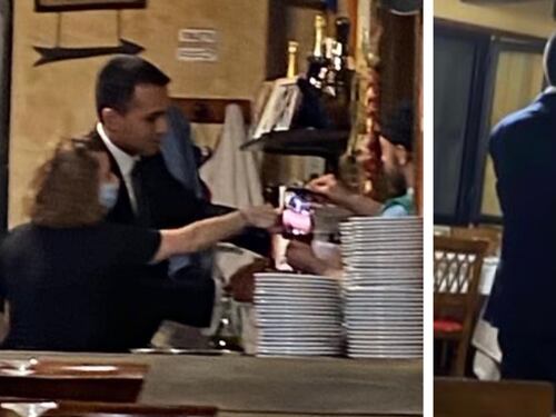 Luigi Di Maio beccato al ristorante senza mascherina. Le regole valgono solo per gli altri