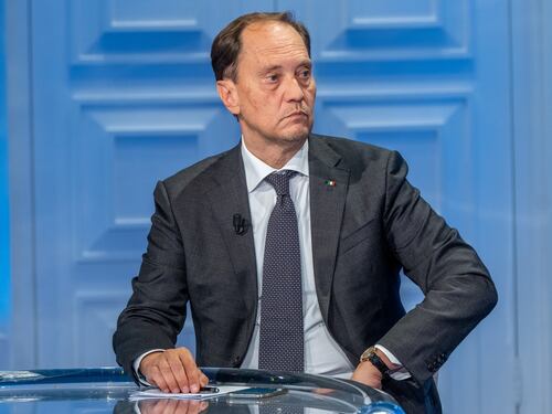 Rave, Ciriani assicura: "Se l'occupazione è illegale la legge vale per Casapound come per i centri sociali"